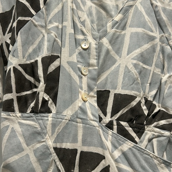 SEEK COLLECTIVE Women's Blue & Gray Geometric Print Short Sleeve Tie Waist Dress - Picture 3 of 7